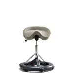 Skal du vælge en sadelstol eller en klassisk kontorstol? Fordele og ulemper ved hver løsning